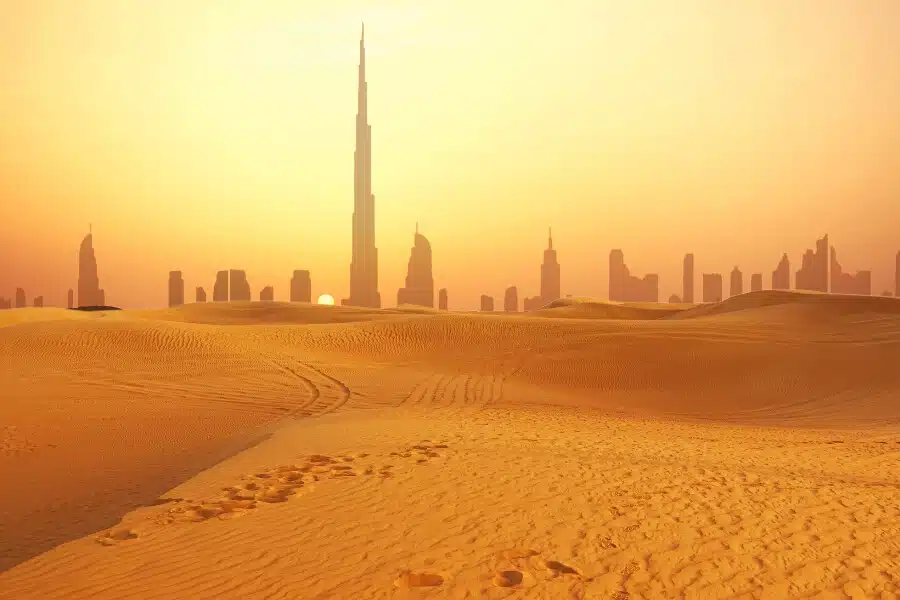 Sommerhitze über der Skyline von Dubai
